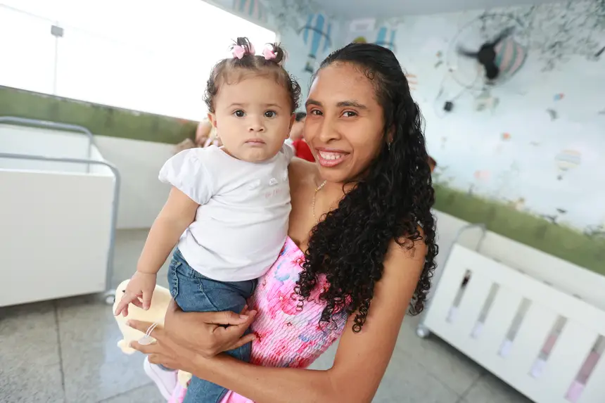 Alice Nunes, mãe da pequena Liz Maria, de um ano