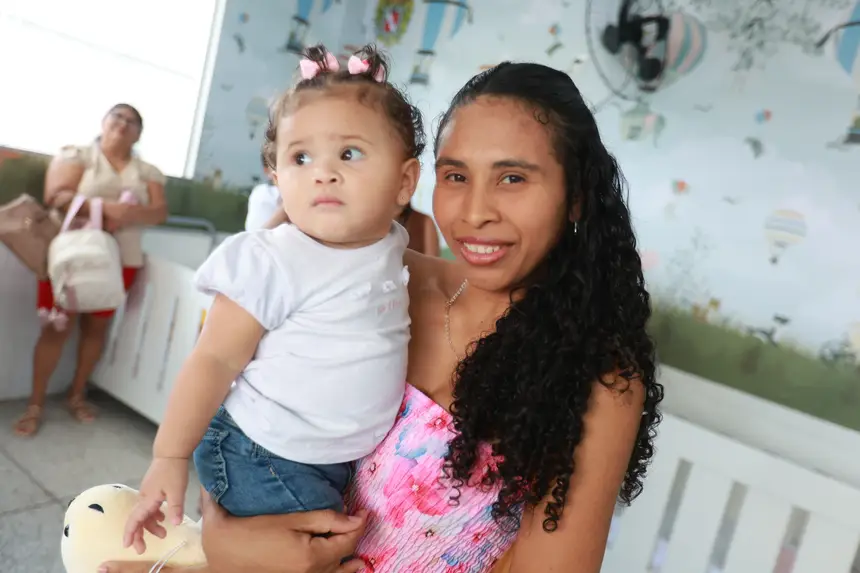 Alice Nunes, mãe da pequena Liz Maria, de um ano <div class='credito_fotos'>Foto: Marcelo Lelis / Ag. Pará &nbsp;&nbsp;|&nbsp;&nbsp; <a href='/midias/2026/originais/20260827164954-GF00027704-F00542246.jpg' download><i class='fa-solid fa-download'></i> Download</a></div>