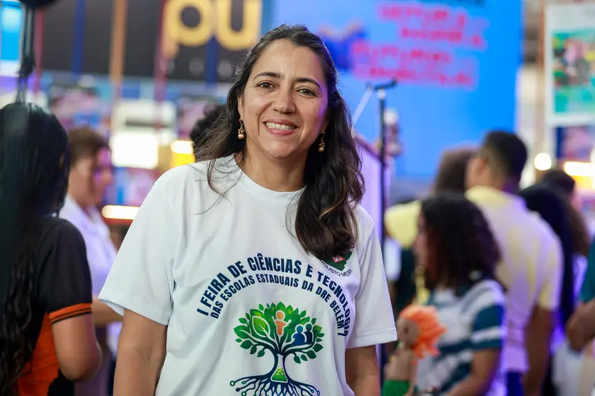 Sabrina Fortes, professora de Educação Ambiental da Escola Estadual Augusto Meira <div class='credito_fotos'>Foto: Bruno Cruz / Ag. Pará &nbsp;&nbsp;|&nbsp;&nbsp; <a href='/midias/2026/originais/20260902150702-GF00027744-F00543852.jpg' download><i class='fa-solid fa-download'></i> Download</a></div>