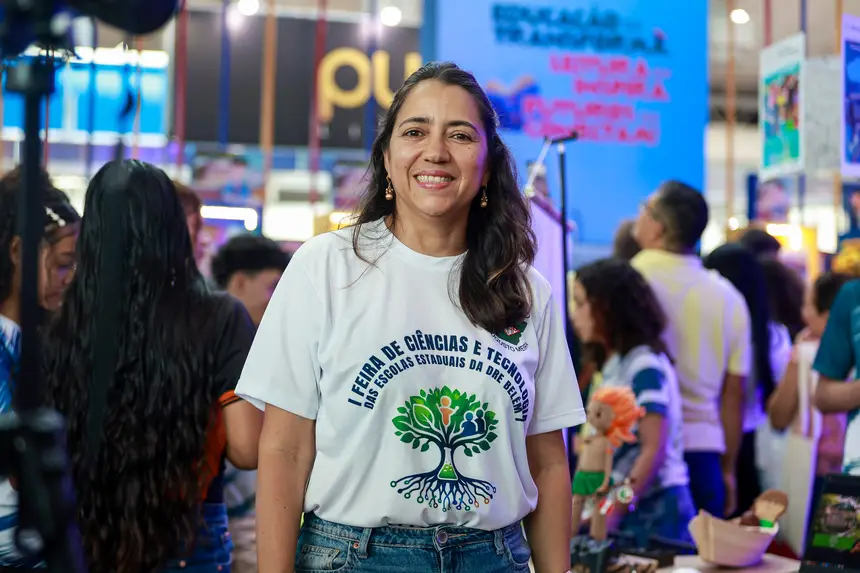 Sabrina Fortes, professora de Educação Ambiental da Escola Estadual Augusto Meira <div class='credito_fotos'>Foto: Bruno Cruz / Ag. Pará &nbsp;&nbsp;|&nbsp;&nbsp; <a href='/midias/2026/originais/20260902150708-GF00027744-F00543855.jpg' download><i class='fa-solid fa-download'></i> Download</a></div>