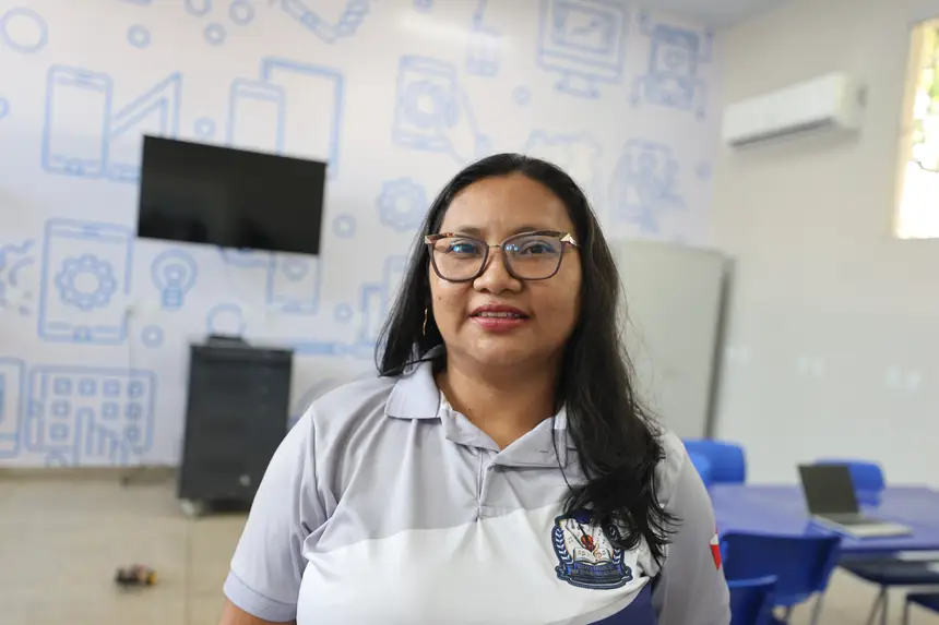 Suzane Batista, professora de história 
