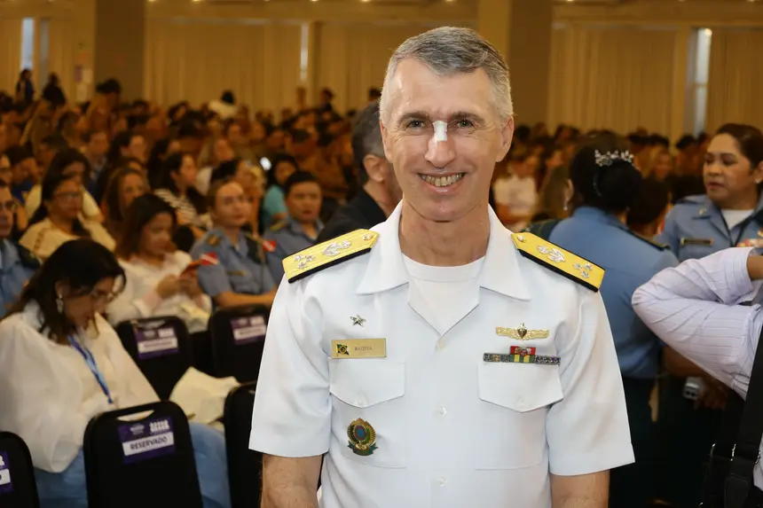 Oficial Mirante, Adriano Batista, comandante 4 distrito Naval