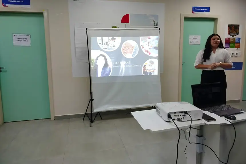 Elen Silva coordenadora de farmácia do HRMJ e palestrante