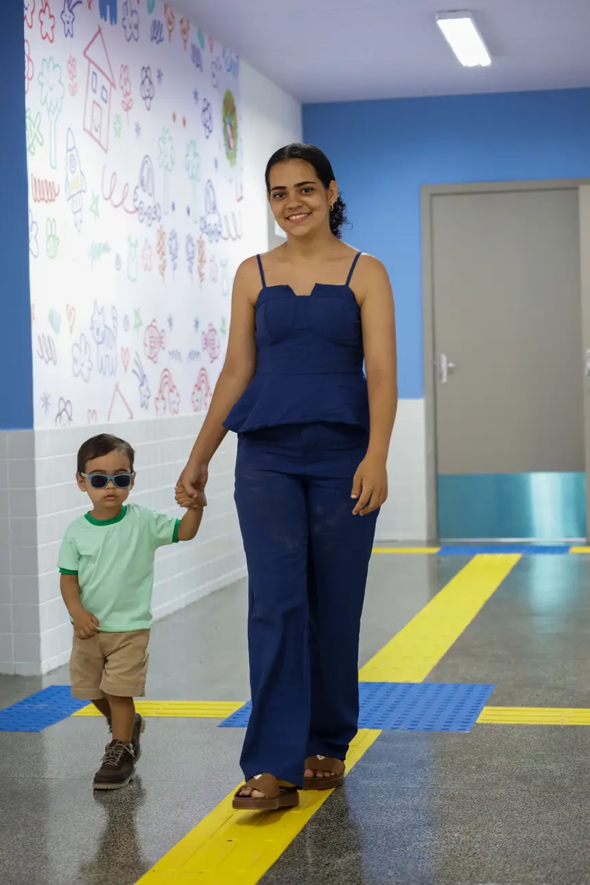 Nivia Barroso, mãe Nikolas, de dois anos <div class='credito_fotos'>Foto: Pedro Guerreiro / Ag. Pará &nbsp;&nbsp;|&nbsp;&nbsp; <a href='/midias/2026/originais/20261002130838-GF00027882-F00549189.jpg' download><i class='fa-solid fa-download'></i> Download</a></div>