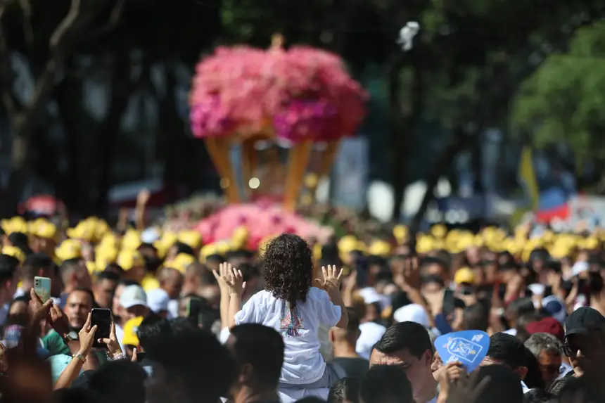 Grande procissão do Círio deste domingo leva milhões às ruas de Belém