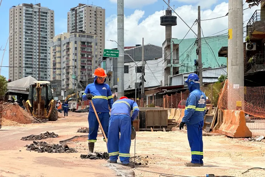 Obras do novo viaduto da avenida João Paulo II: elevado vai resolver gargalos de trânsito na região