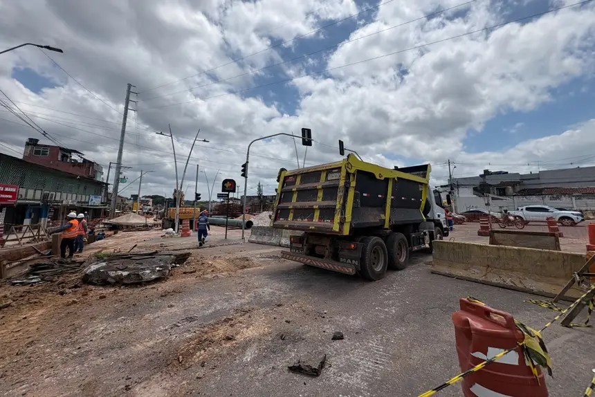 Obras do novo viaduto da avenida João Paulo II: elevado vai resolver gargalos de trânsito na região
