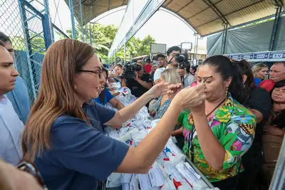 notícia: Entrega de óculos de grau contribui para qualidade de vida de moradores de Outeiro