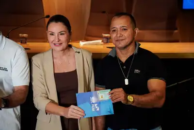 notícia: Pará entrega CNHs Pai D'égua a rodoviários e apresenta nova área de vistoria modernizada no Detran 