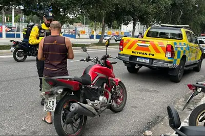 notícia: Detran atua na fiscalização de trânsito durante a Operação Choque de Ordem, em Belém