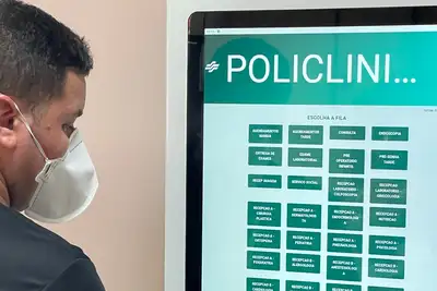 notícia: Totens de atendimento modernizam acesso aos serviços na Policlínica Metropolitana