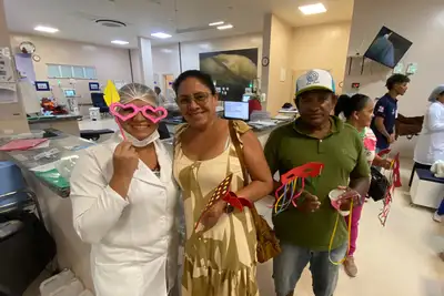 notícia: Hospital de Capanema faz oficina de itens de carnaval para pacientes e acompanhantes