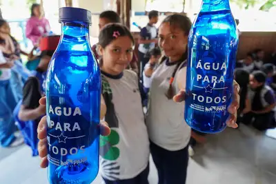notícia: Programa Água para Todos transforma água da chuva em água potável em escolas ribeirinhas de Belém