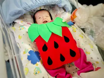 notícia: Fantasias adaptadas levam clima carnavalesco à maternidade do Hospital  Abelardo Santos