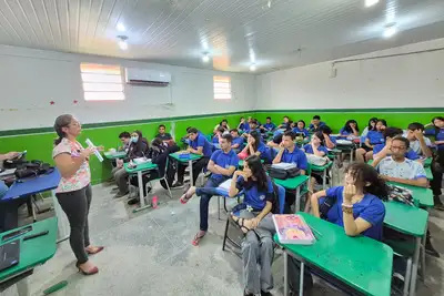 notícia: Hospital Regional do Tapajós leva ação de humanização sobre prevenção da gravidez na adolescência à escola pública de Itaituba