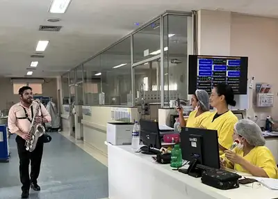 notícia: Hospital Octávio Lobo homenageia acompanhantes e profissionais da saúde