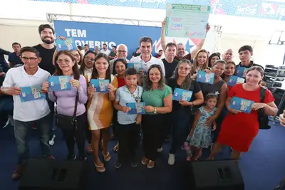 notícia: Governo do Estado entrega mais de 800 carteiras de habilitação gratuitas em Capanema