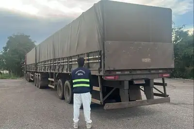 notícia: Sefa apreende 33.600 garrafas de cachaça, óleo diesel e gado