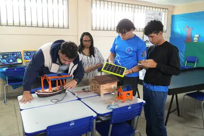 notícia: Governo do Pará amplia clubes de robótica e fomenta o protagonismo estudantil na rede pública