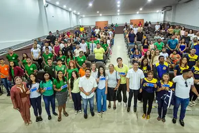 notícia: Estudantes da Ilha do Marajó recebem os cheques do programa 'Bora Estudar'