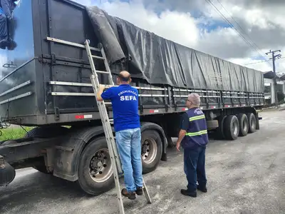 notícia: Sefa apreende 91 toneladas de soja em grãos e 22 toneladas de fertilizantes