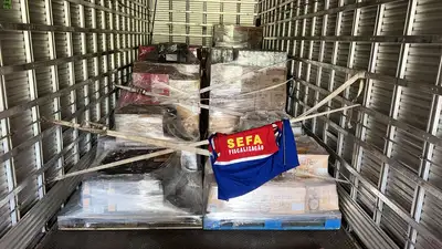 notícia: Sefa apreende mais de 6 mil garrafas de bebidas e 19 m3 de madeira