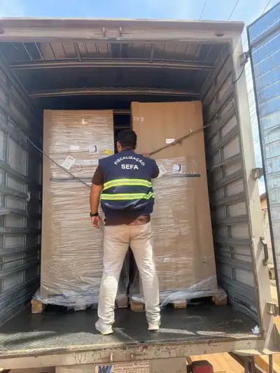 notícia: Sefa apreende nove toneladas de camarão, além de móveis e equipamentos eletrônicos