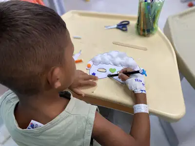 notícia: Crianças internadas no Hospital Metropolitano participam de oficina de máscaras