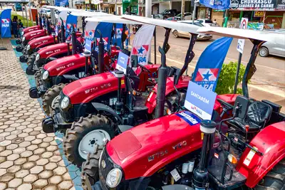 notícia: Governadora Hana entrega tratores a municípios do Oeste paraense para fortalecer a agricultura familiar