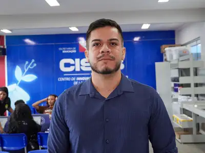 notícia: Primeira escola bilíngue do Estado impulsiona novas oportunidades a alunos da rede pública