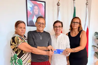 notícia: Família,  vítima de incêndio em Icoaraci, recebe auxílio habitacional do Governo do Pará