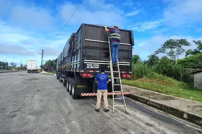 notícia: Sefa apreende 120 mil garrafas de cerveja, equipamentos de academia e perfis de gesso