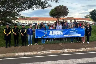 notícia: HRT e Unacon promovem blitz educativa no Abril Azul