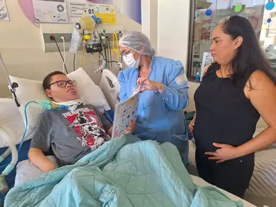 notícia: HRBA fortalece atendimento humanizado com uso de pranchas de comunicação para pacientes não verbais