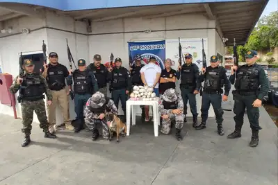 notícia: Base Candiru apreende quase 16 quilos de drogas no rio Amazonas, em ação do programa ‘Brasil Contra o Crime Organizado’