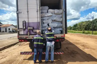 notícia: Sefa apreende carga irregular de 30 toneladas de polpa de açaí em Cachoeira do Piriá, no Nordeste do Estado