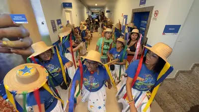 notícia: Hospital de Clínicas abre programação junina com visita do Arraial do Pavulagem a pacientes do Serviço de Ambulatório Médico