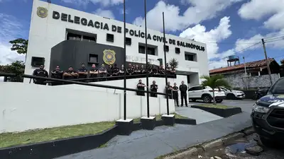 notícia: Delegacias da Região Metropolitana e do interior do Estado recebem reforço policial em feriado prolongado   