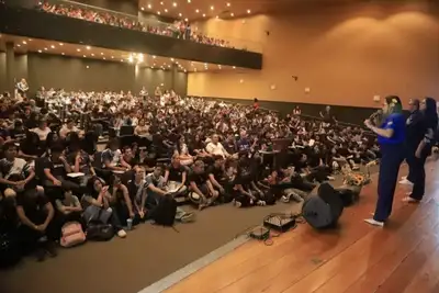 notícia: Aulão preparatório para o Enem reúne mais de 400 estudantes em Belém