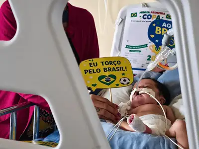 notícia: Hospital Abelardo Santos promove 'Minha Primeira Copa' na UTI Pediátrica
