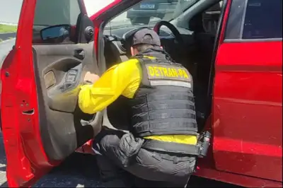 notícia: Agentes do Detran apreendem carro com placa clonada em Salinópolis 