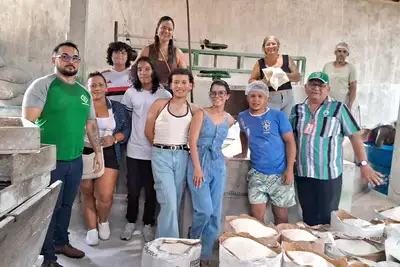 notícia: Com Emater, alunos de Gastronomia da Uepa experimentam uso integral da mandioca