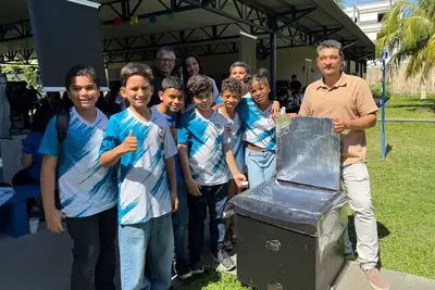 notícia: Estudantes da rede estadual produzem forno solar com materiais de baixo custo