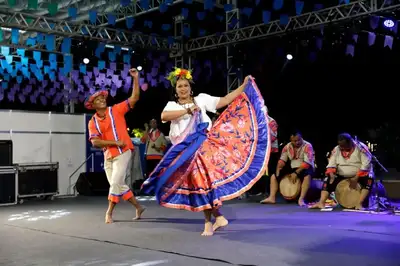 notícia: Cantor Chico de Assis é atração na programação do Arraial de Todos os Santos 2026