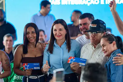 notícia: Governadora Hana Ghassan entrega benefícios do programa ‘Sua Casa’ a famílias de Breu Branco