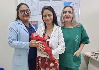 notícia: Capacitação oferecida pelo HRPM ajuda mãe a salvar recém-nascida durante episódio de engasgo