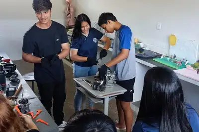 notícia: Escola Nilo de Oliveira, em Igarapé-Açu, utiliza oficina de mecânica como recurso pedagógico 