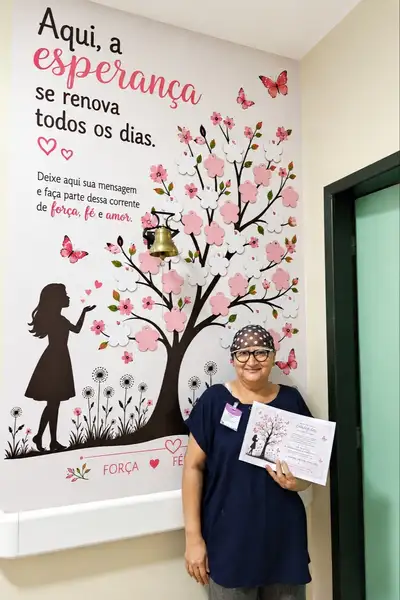 notícia: Paciente toca o 'Sino da Vitória' no Hospital Regional do Sudeste do Pará