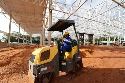 notícia: Governo do Estado acompanha avanço da obra do Centro de Convenções de Castanhal