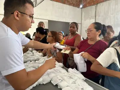 notícia: Programa Por Todas Elas entrega mais de mil óculos gratuitos para moradores de Mosqueiro